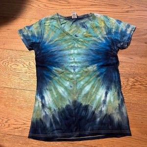 Handmade V-Neck Tie-Dye Size Small
